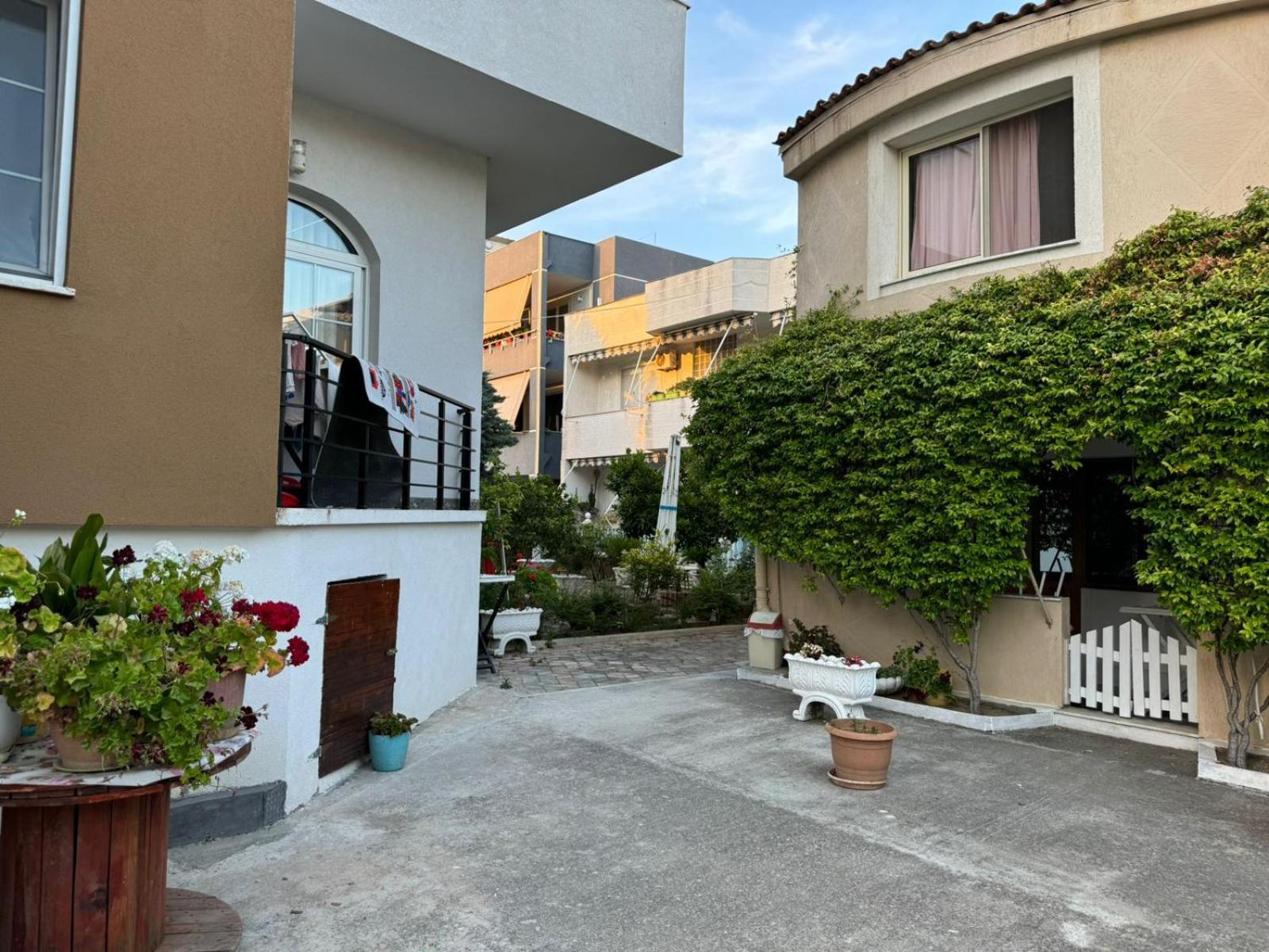 Guesthouse Novi Durres Bagian luar foto